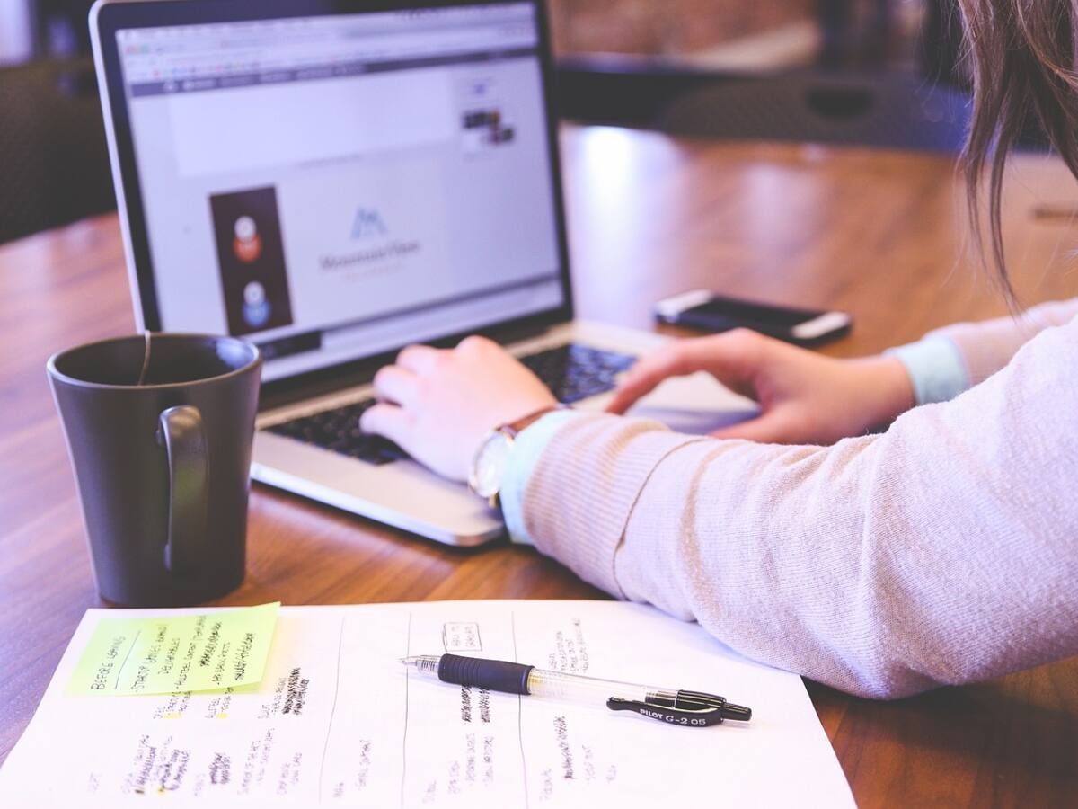 Tras un siglo de lucha, el género femenino aún no logra la equidad laboral