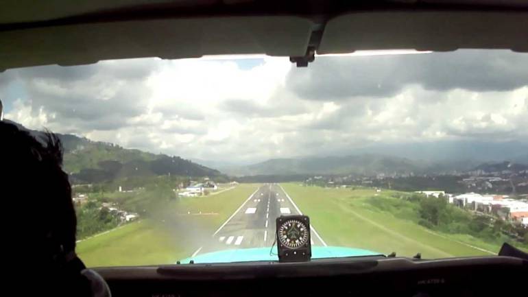 Dan por desaparecida avioneta de escuela de aviación.