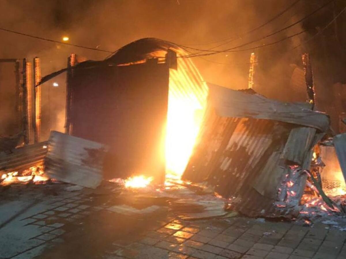 Dos incendios quemaron ocho locales y una vivienda en Apartadó y Marinilla