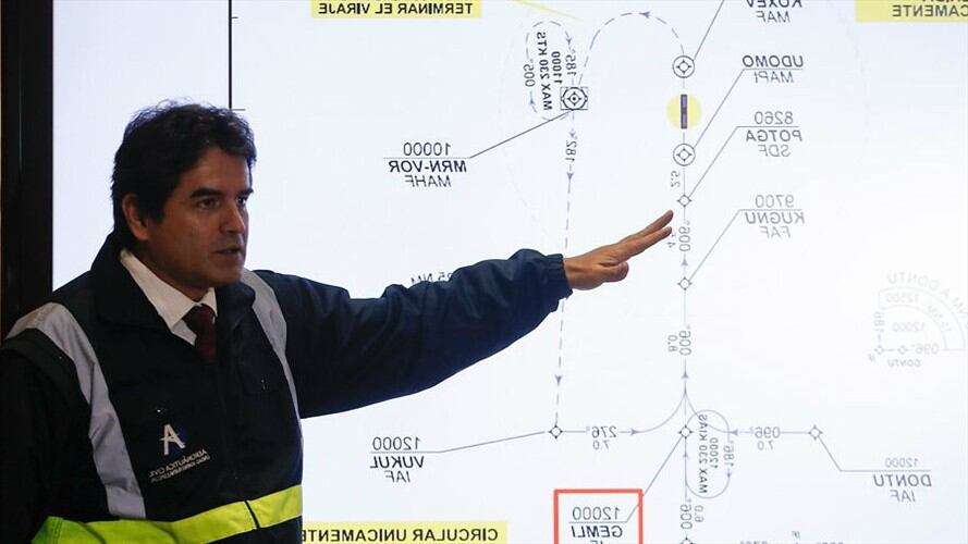 Bogotá. 26 Diciembre 2016. En rueda de prensa Aerocivil presentó informe sobre la investigación del accidente aéreo del avión de LAMIA. En la foto: El secretario de Seguridad Aérea de la Aerocivil. . Foto: Colprensa