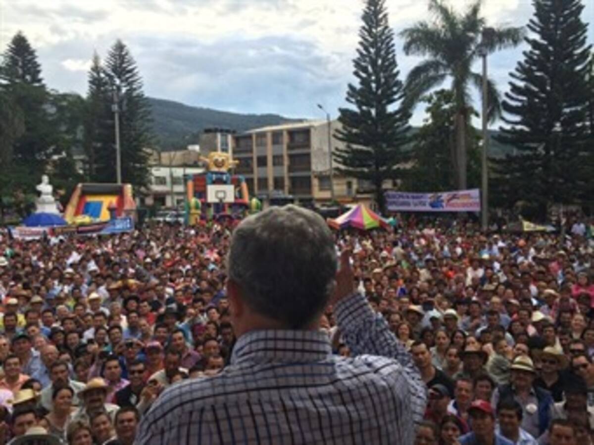 “En el video publicado por Semana, quien sale perjudicado es Santos” Uribe