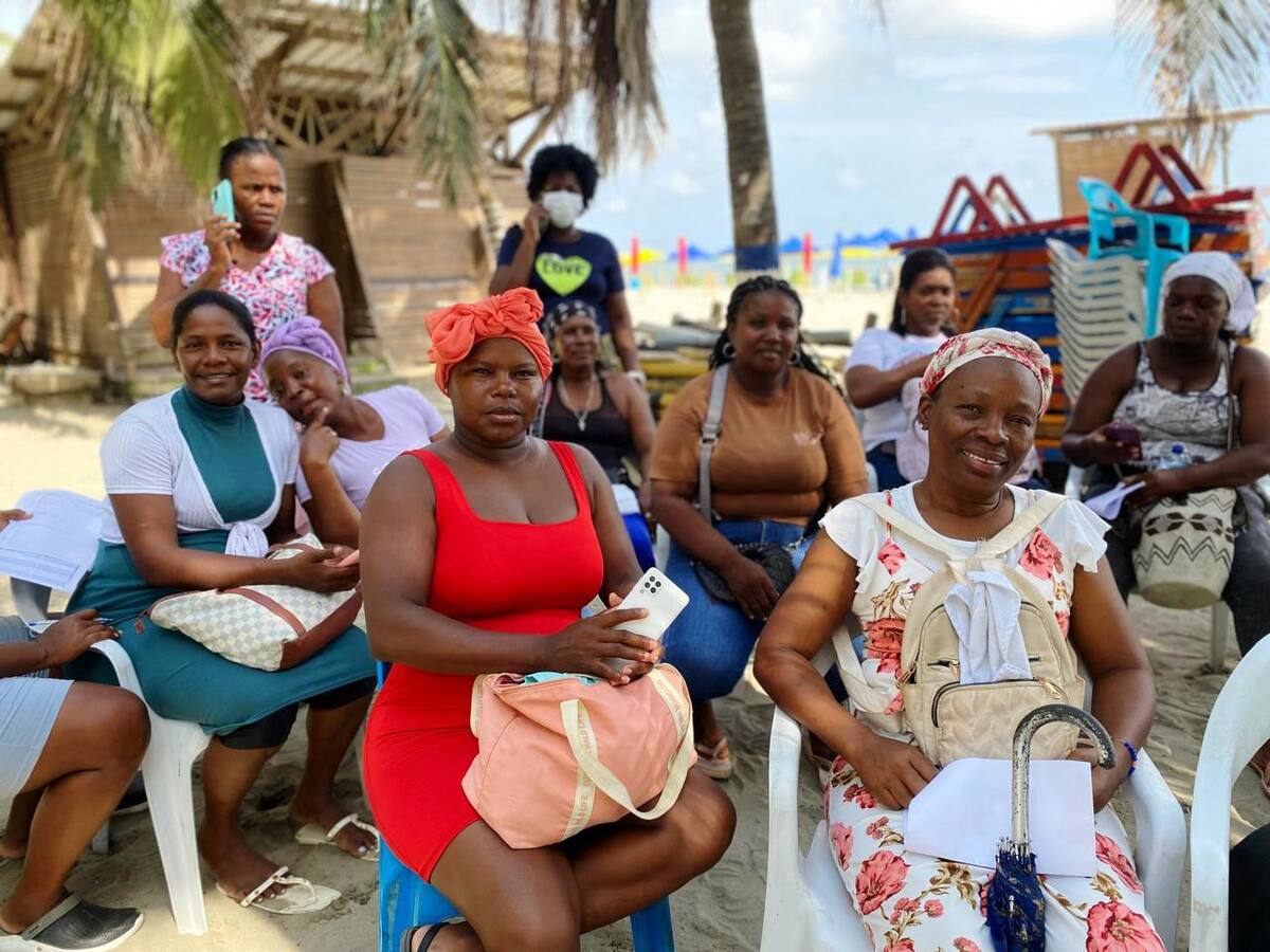 Primera jornada de caracterización a asociaciones de masajistas y peinadoras de las playas