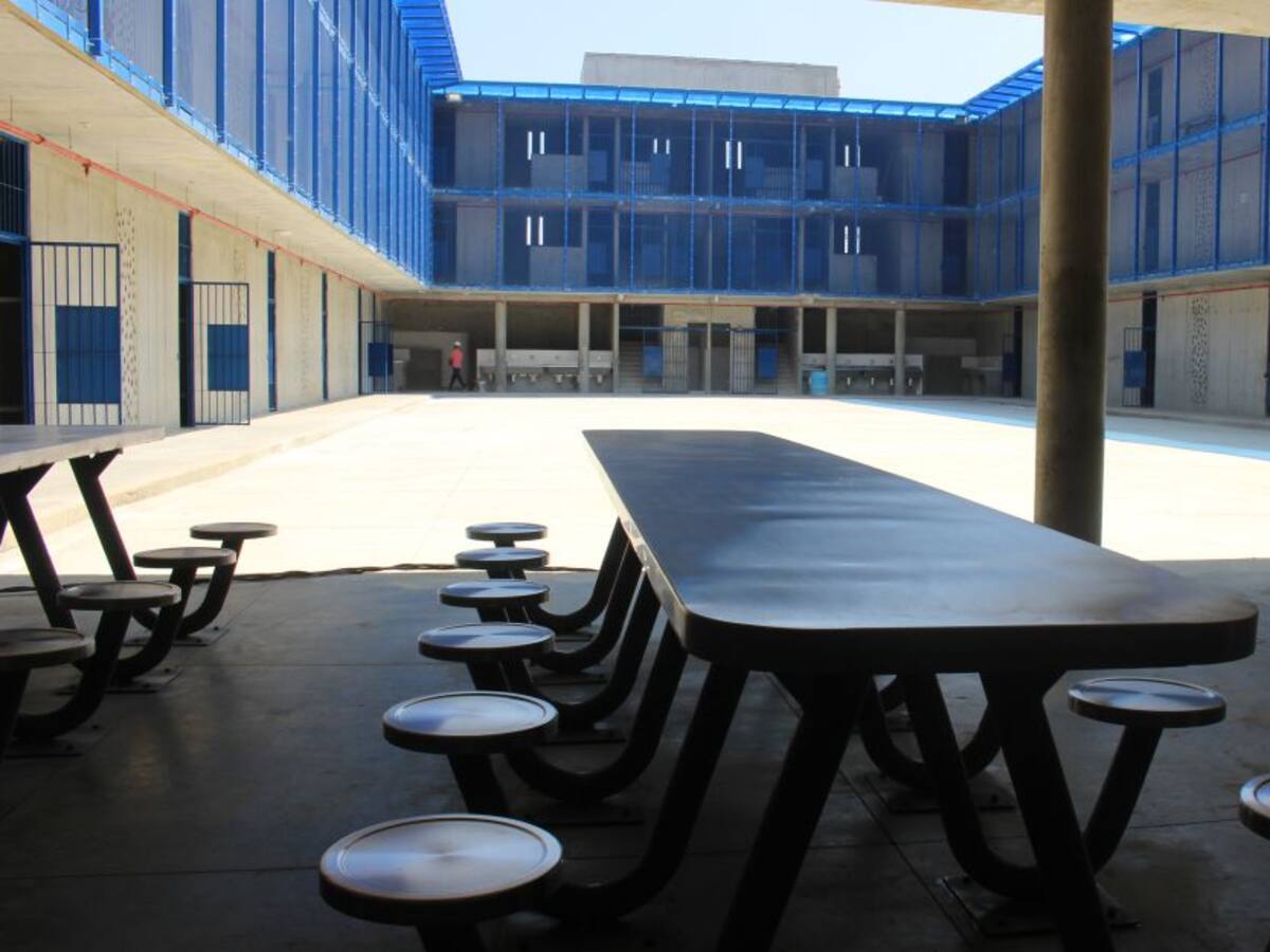 Denuncian presuntas irregularidades en contratación del USPEC