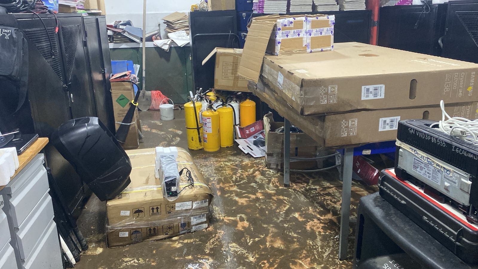 Daños en oficinas, colegios y viviendas. Foto Bomberos Neiva.