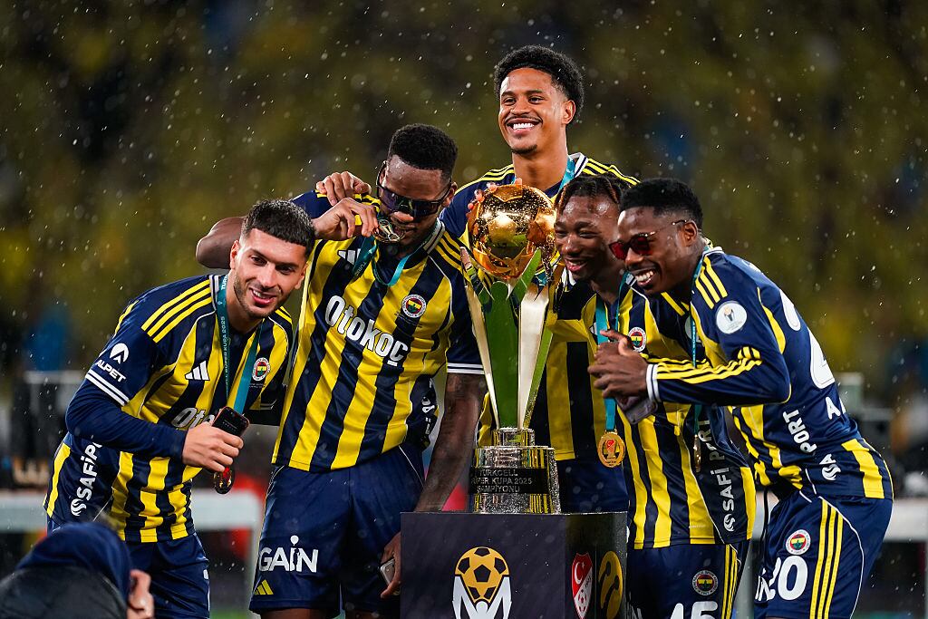 Jhon Durán se consagró campeón de la Supercopa de Turquía con el Fenerbahce / Getty Images