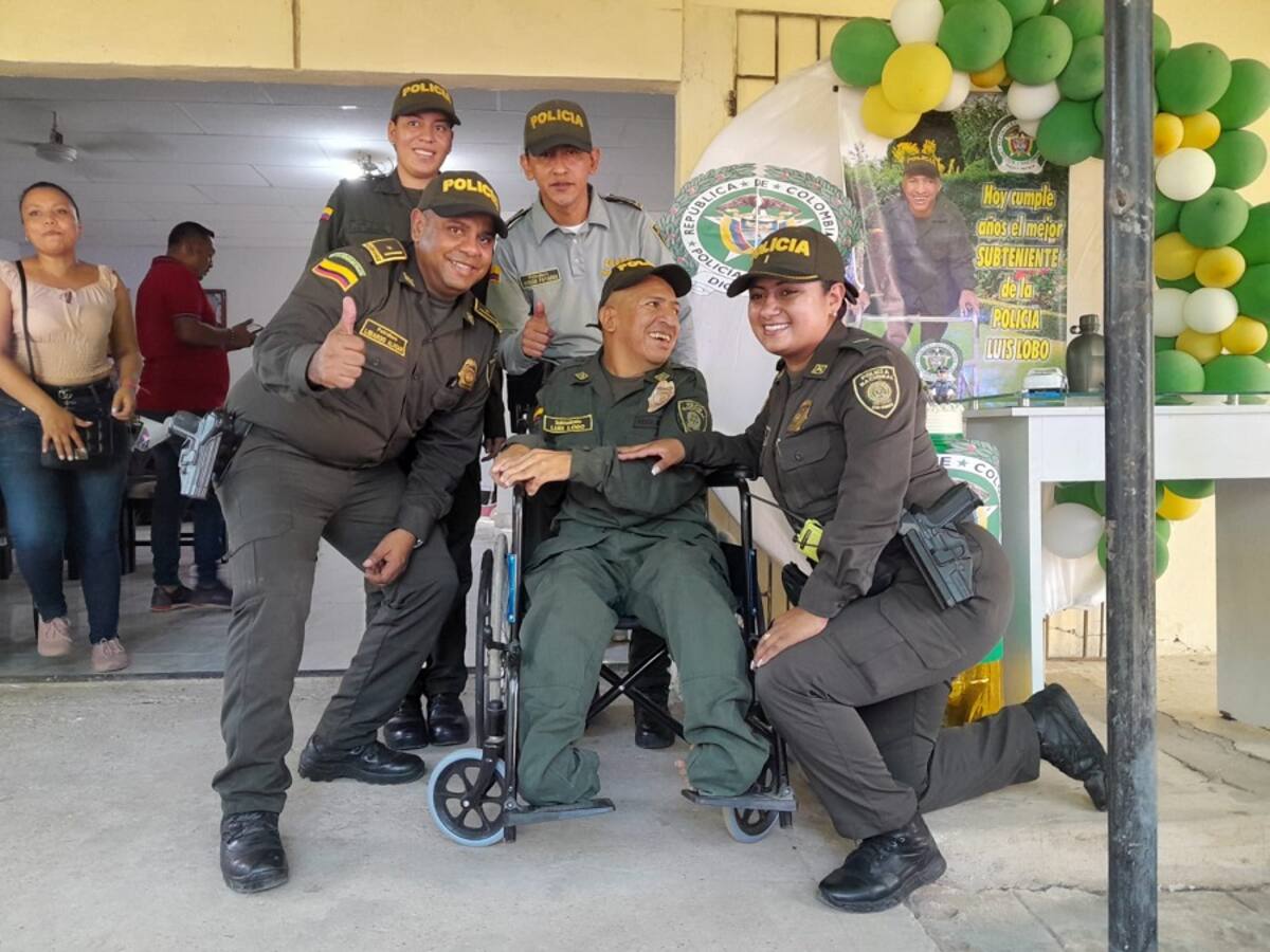 Hombre celebró su cumpleaños cumpliendo un sueño: vestir el uniforme de la Policía