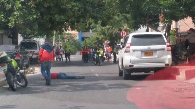 El cuerpo de prestamista quedó en la vía pública, después del ataque de los sicarios