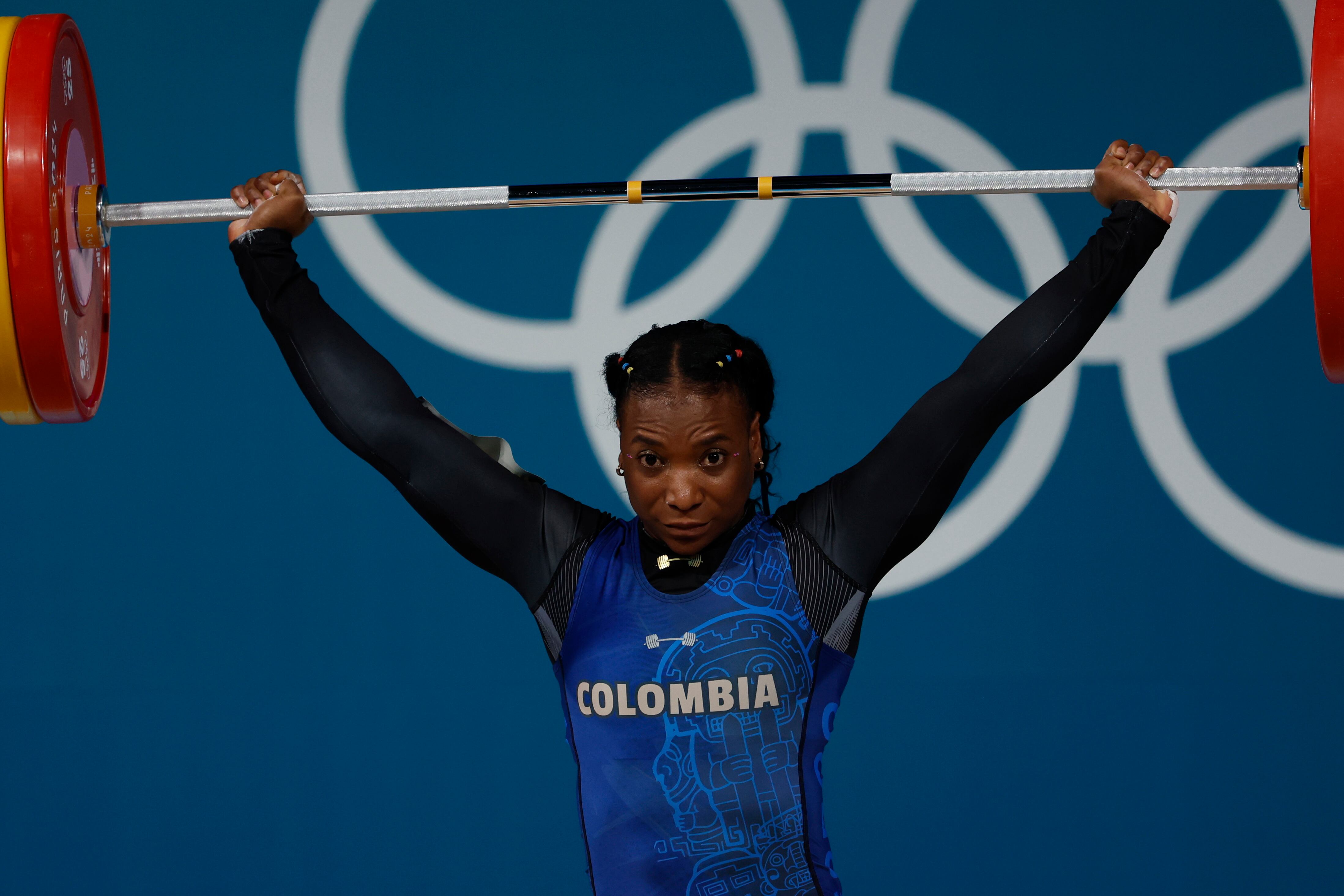 Paris (France), 08/08/2024.- Yenny Alvarez of Colombia competes in the Women 59kg Snatch of the Weightlifting competitions in the Paris 2024 Olympic Games, at the South Paris Arena in Paris, France, 08 August 2024. (Francia) EFE/EPA/MAST IRHAM