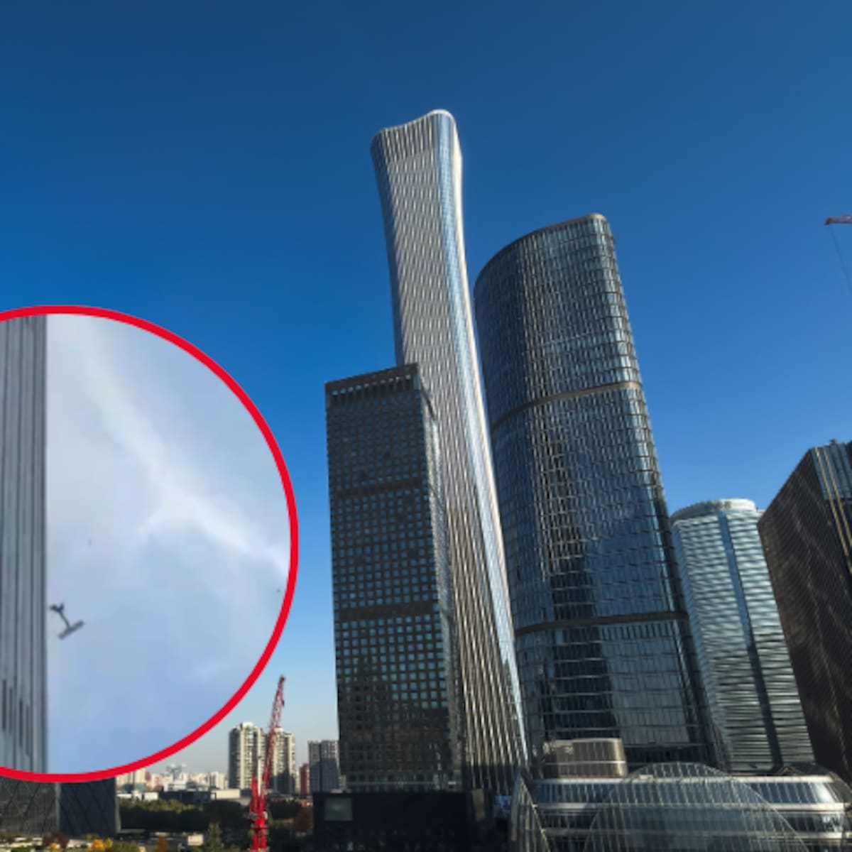 Murió el piloto que chocó con su avioneta contra un rascacielos de Pekín, China