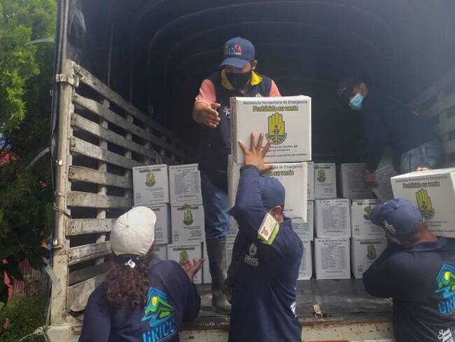 Entrega de kits de asistencia humanitaria