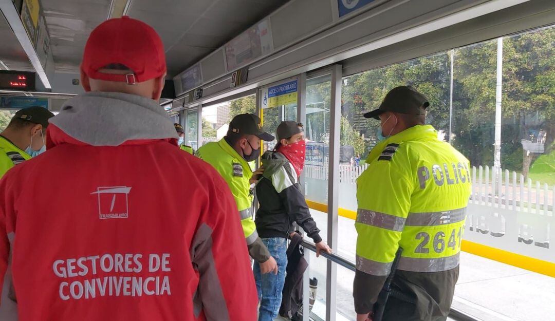 Abren indagación preliminar a Transmilenio por falta de atención al usuario 