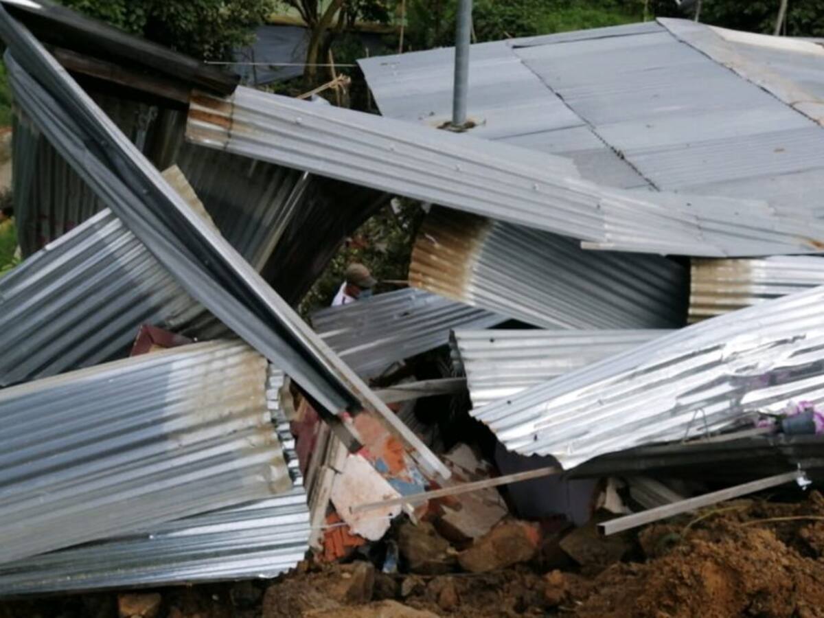 6 viviendas quedaron sepultadas por un deslizamiento de tierra en Liborina