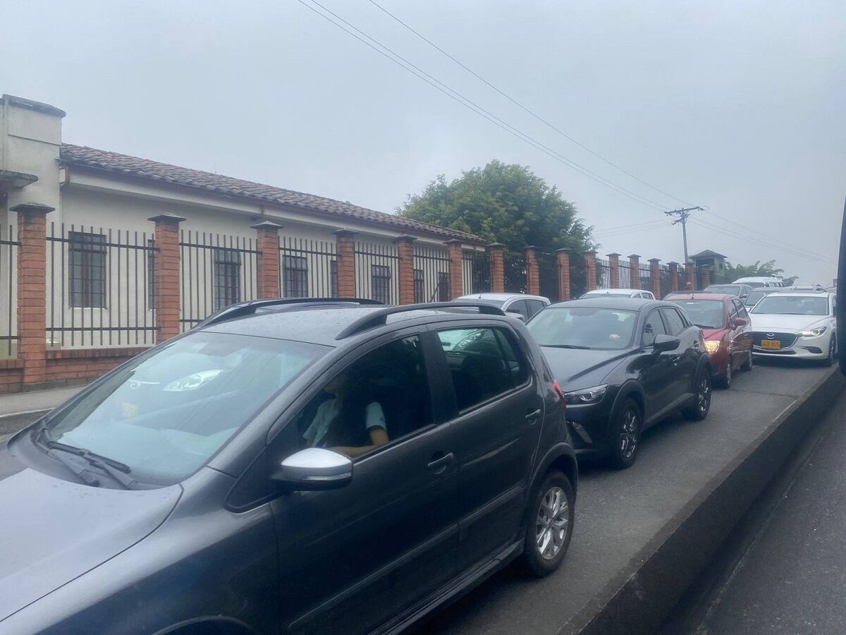 Accidente en vías de Manizales, genera enorme trancón en varios sectores