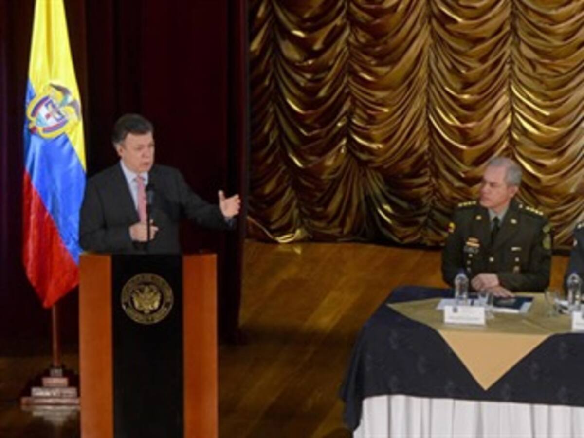 No dejaré que militares estén presos mientras guerrilleros van libres por la calle: Santos
