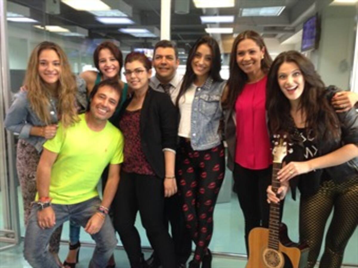 El grupo argentino F.A.N.S en los estudios de Caracol Radio