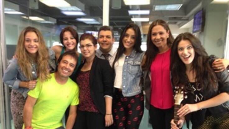 El grupo argentino F.A.N.S en los estudios de Caracol Radio