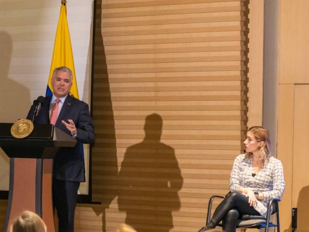 Duque sanciona ley que reglamenta funcionamiento de curules de paz