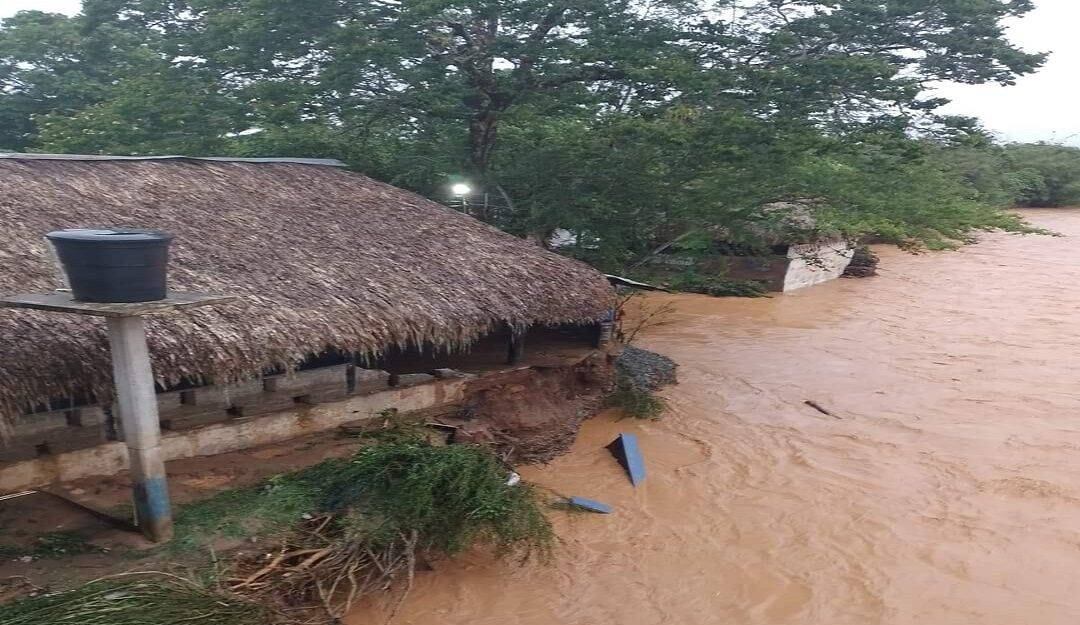 Desbordamiento de la quebrada de San José de Uré.