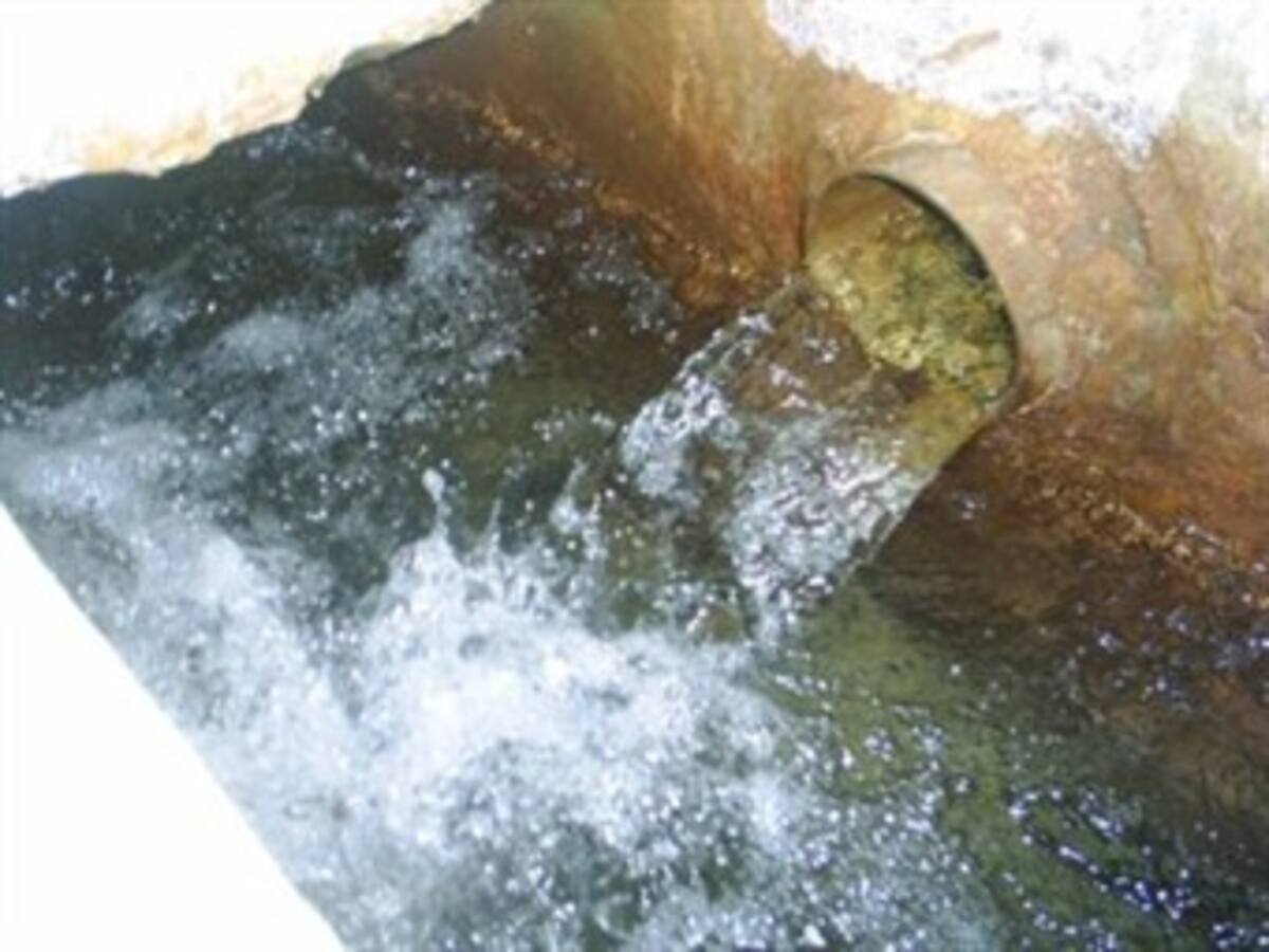 Comienzan a reestablecer el agua potable en Neiva