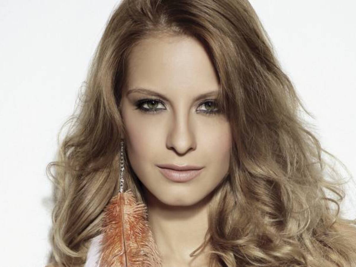 Novia de un ex protagonista de novela causa sensación por su parecido con Laura Acuña