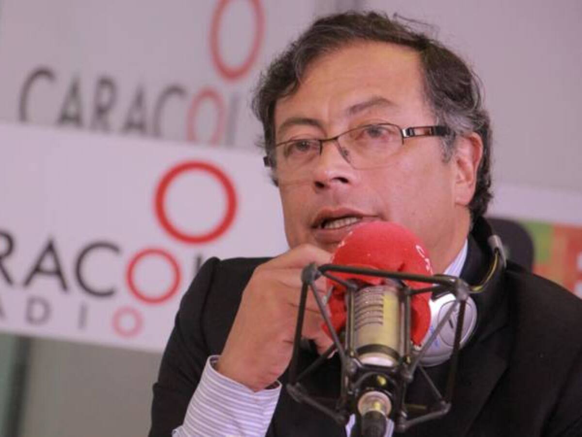 A Uribe le compraría sus tierras improductivas, dice #PetroEnCaracolMás