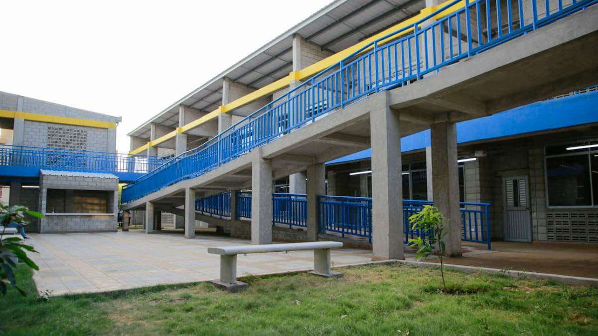 Padres de familia exigen a la Contraloría investigar colegio inconcluso
