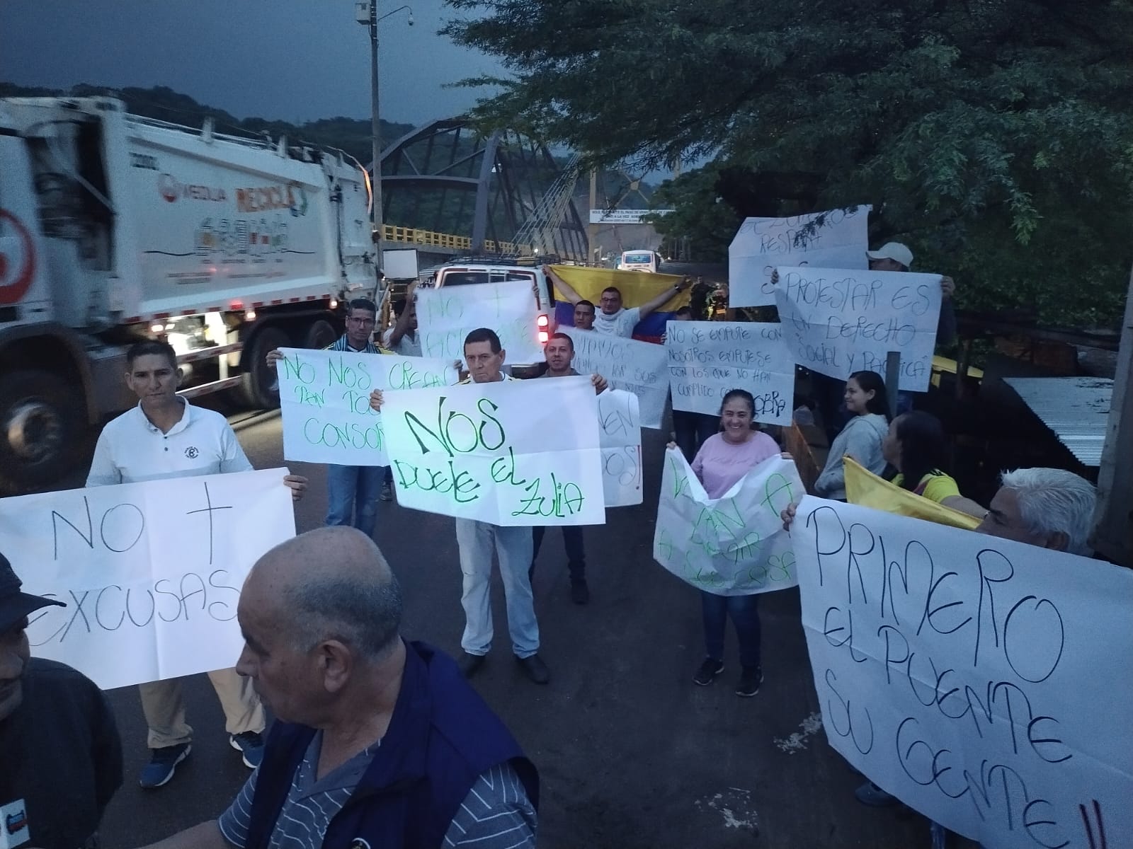 Protestas por demora en entrega de nuevo puente El Zulia