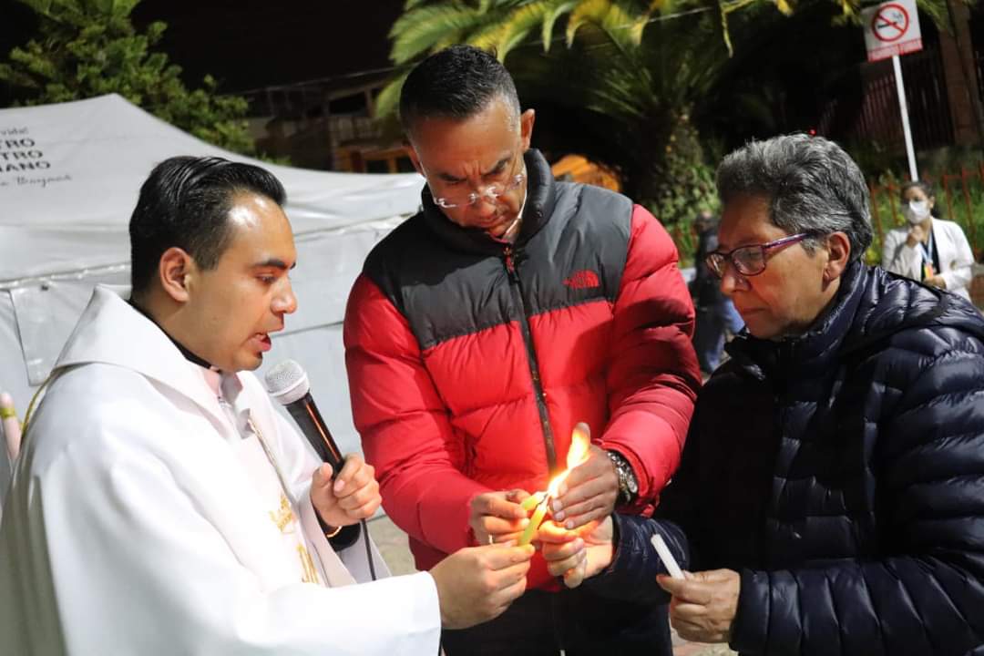 En noche de velitas, Hospital Universitario San Rafael de Tunja rindió homenaje a enfermera fallecida / Cortesía: Hospital Universitario San Rafael de Tunja