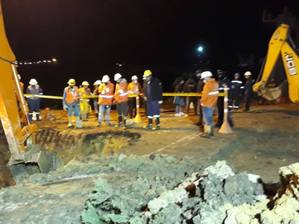 Restablecen el agua en Chia tras problemas con el tubo matriz