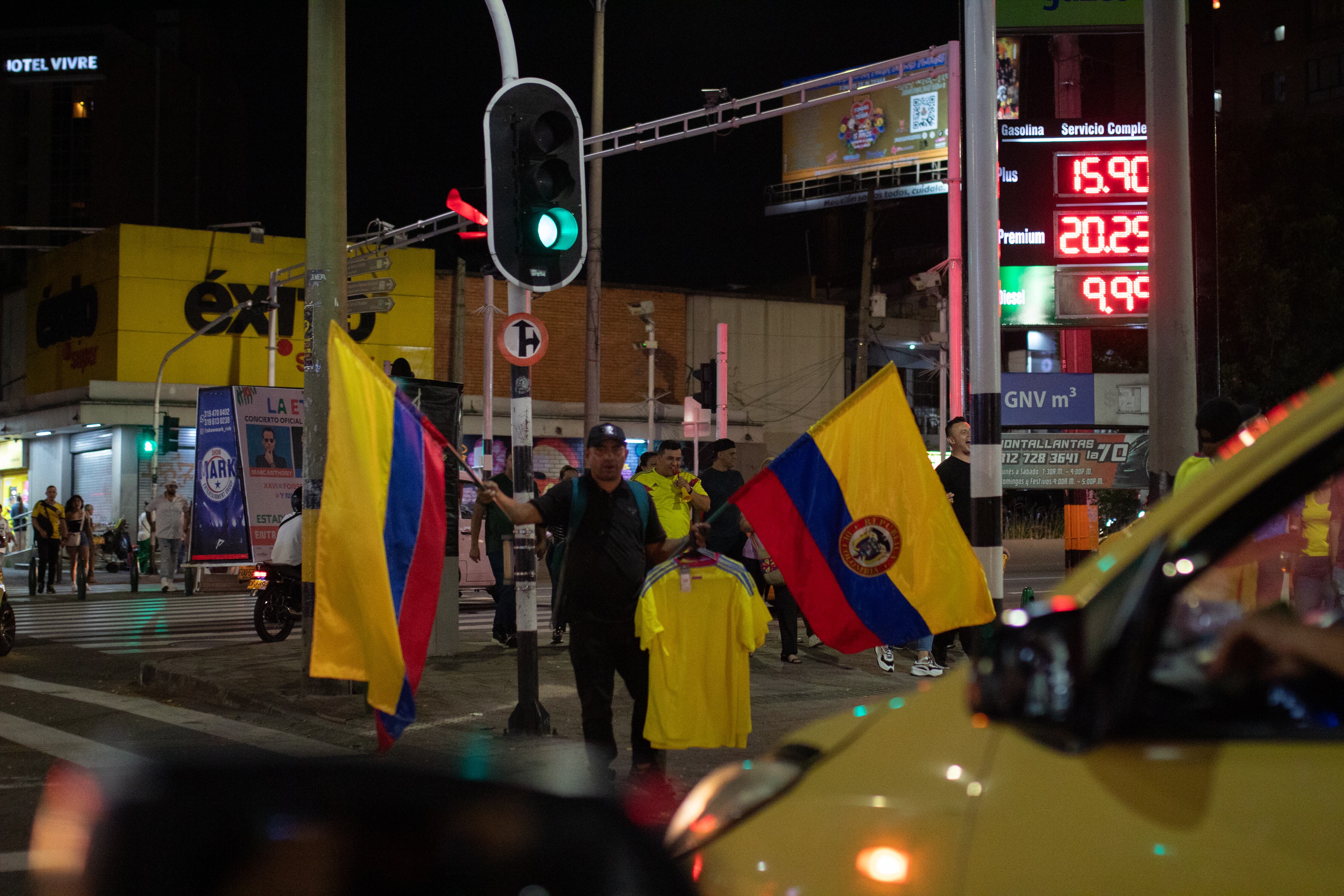 Colombianos celebran después de avanzar a la final de la Conmebol Copa América 2024. (Foto de Camilo Moreno/NurPhoto vía Getty Images).