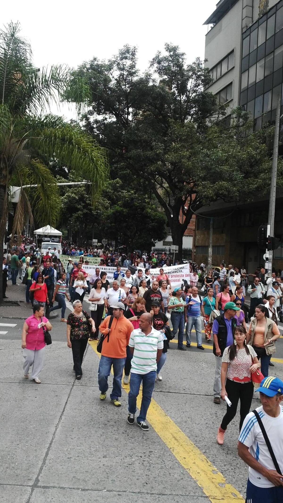 Los temas centrales por los cuales se manifiestan son la salud y los salarios.