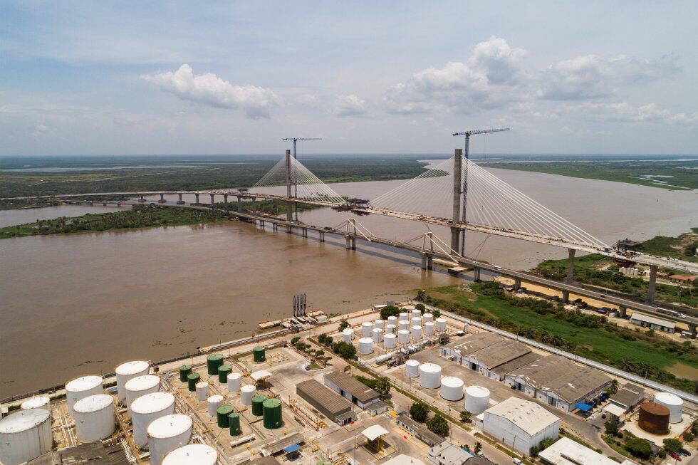 Para la época de la construcción del puente, este era tan importante que se realizó una reunión en agosto de 1969 entre la Comisión de Lideres de Barranquilla, el Presidente Carlos Lleras y los ingenieros del proyecto del puente, en Bogotá.