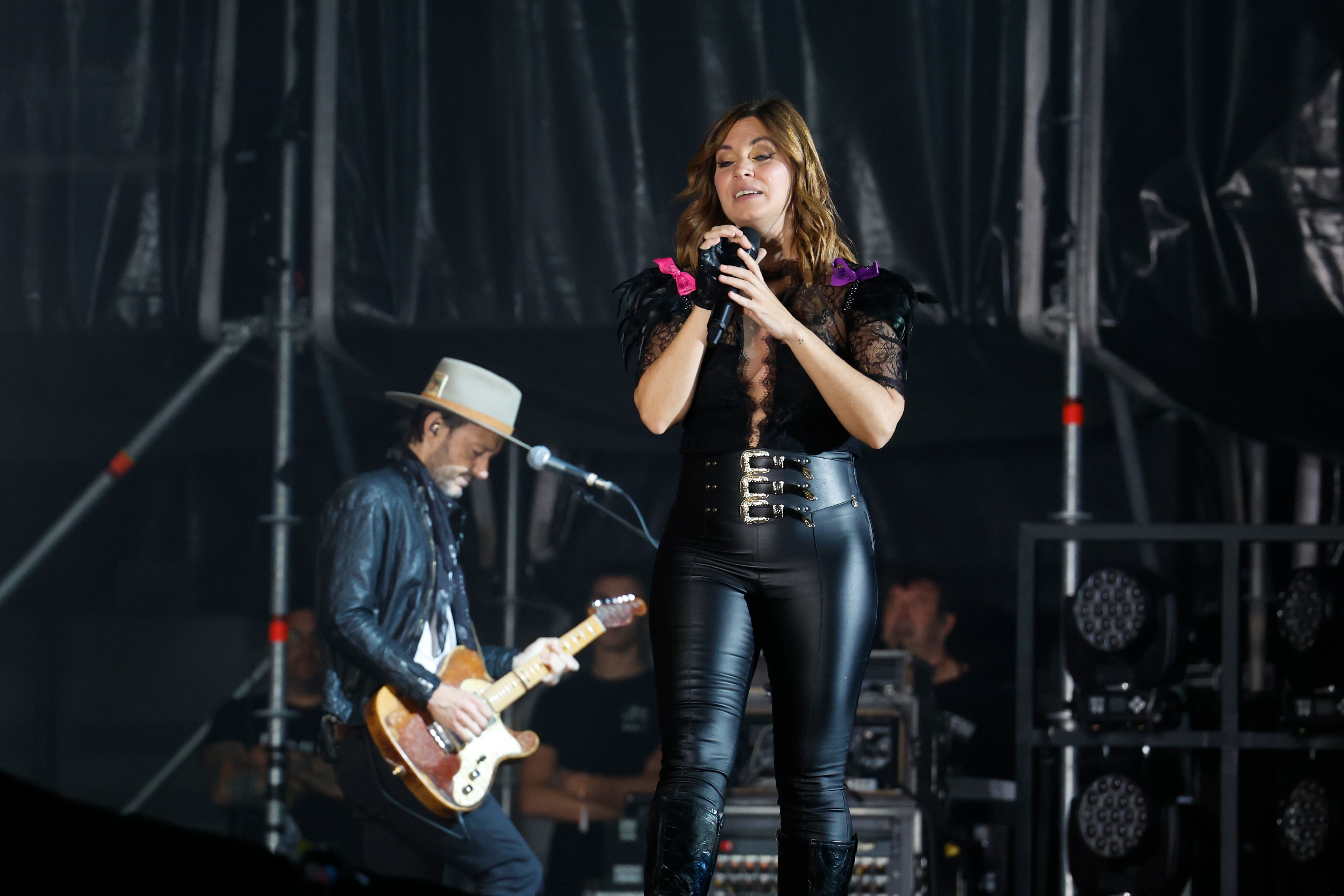 ZARAGOZA , 07/10/2024.- Un momento del concierto de La Oreja de Van Gogh con motivo de las Fiestas del Pilar, este lunes en Zaragoza. EFE/ Javier Cebollada
