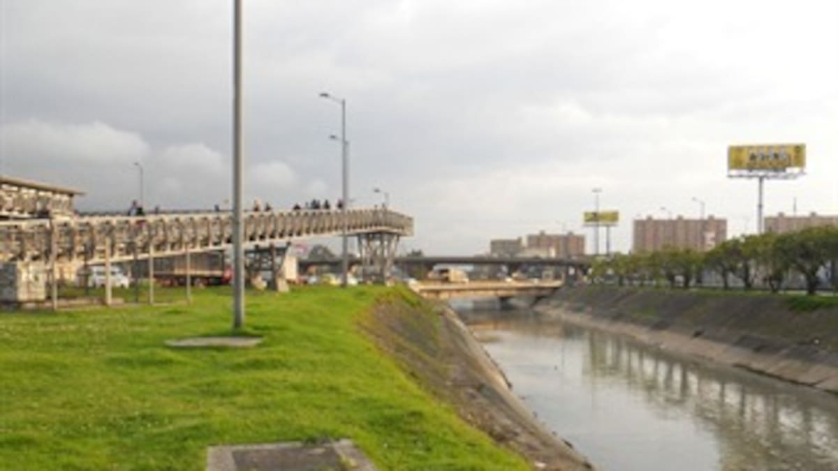 Encuentran cadáver encostalado en caño cercano a San Andresito de la 38 en Bogotá
