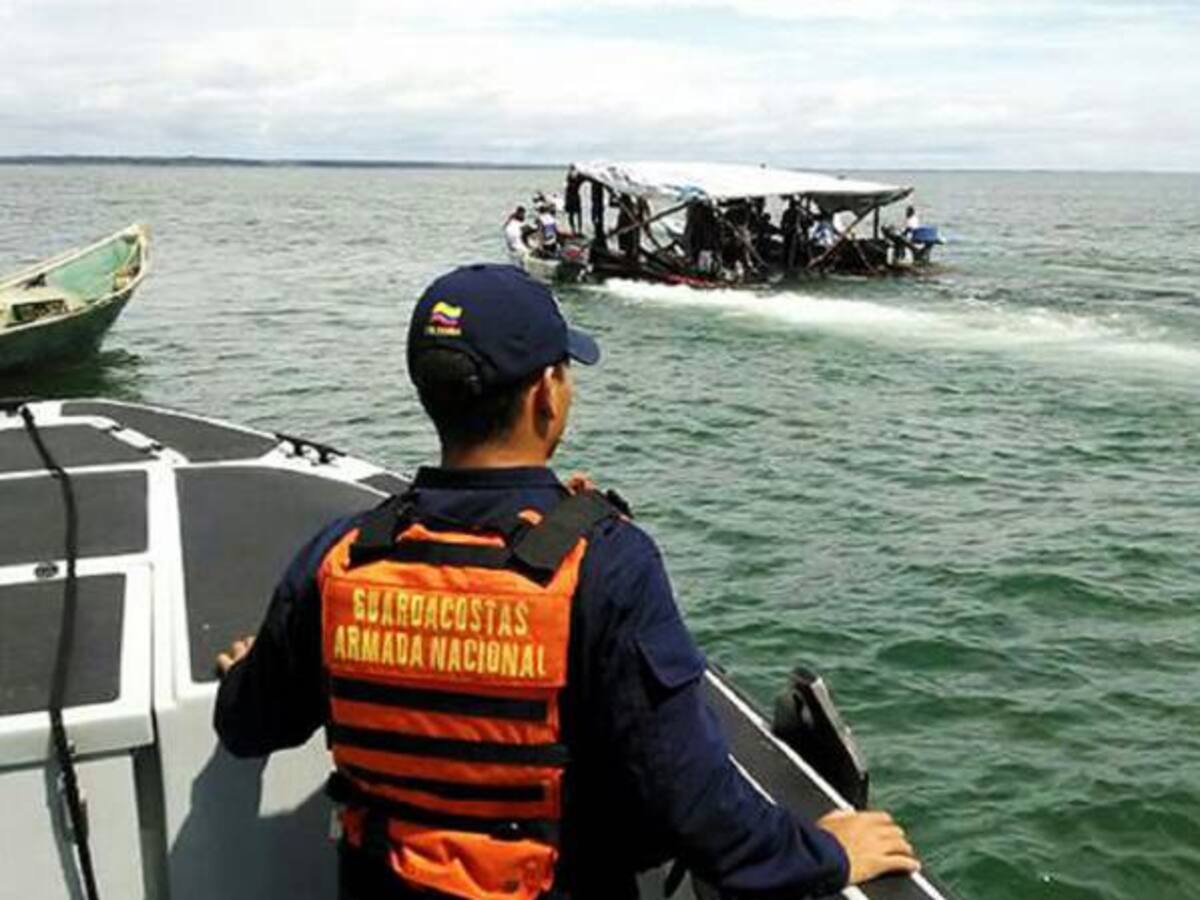 Rescatan 28 náufragos en aguas del pacifico