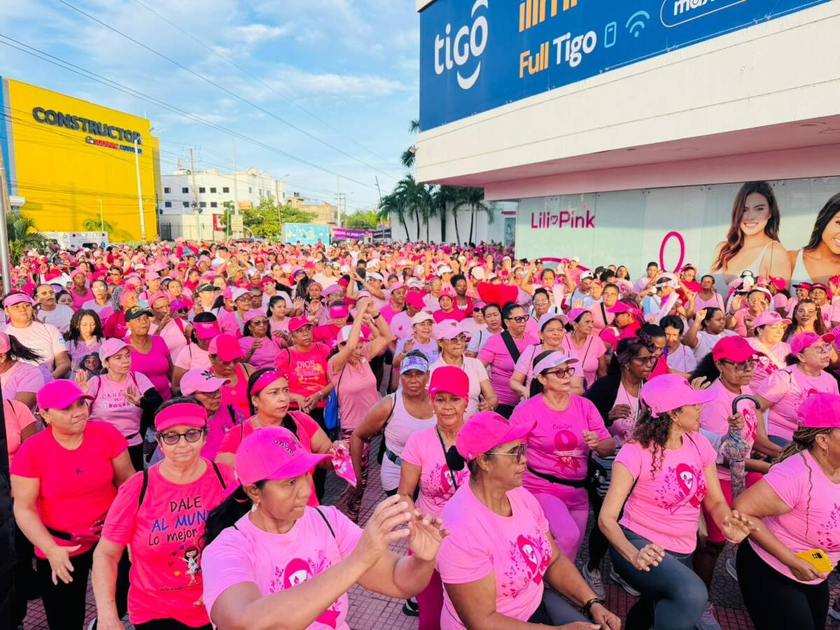 Más de mil personas participaron en la Caminata Rosa en Cartagena