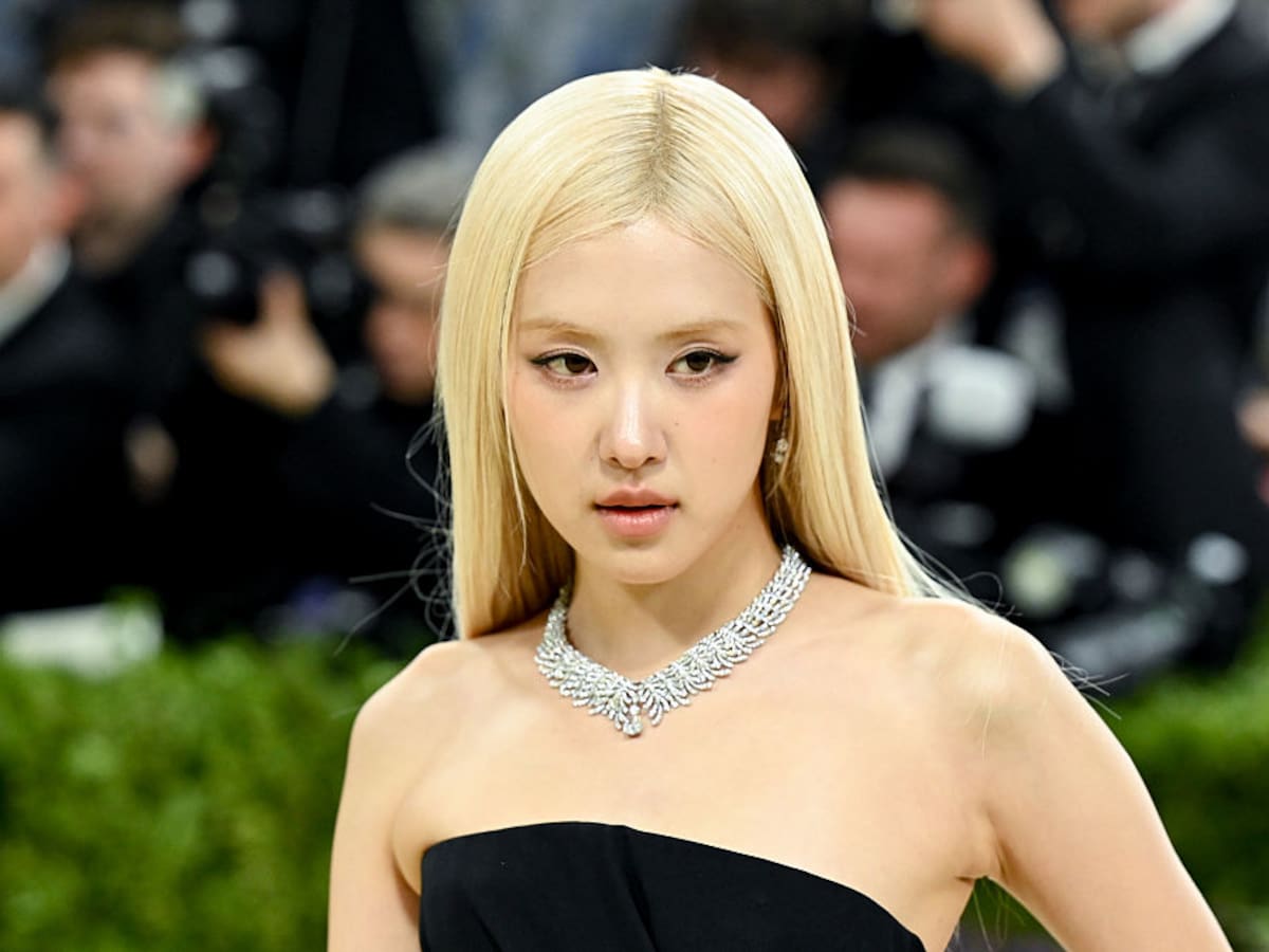 Rosé, cantante conocida por el éxito “APT.”, regresa con su nuevo sencillo y video para “New Trick”