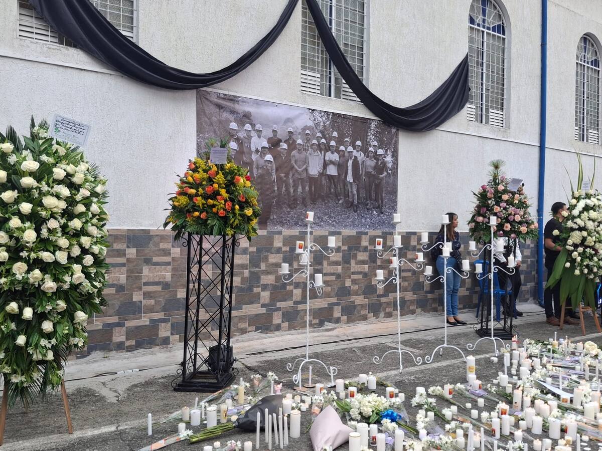 Multitudinaria velatón en memoria de las 10 víctimas fatales en accidente de Tránsito en La Línea