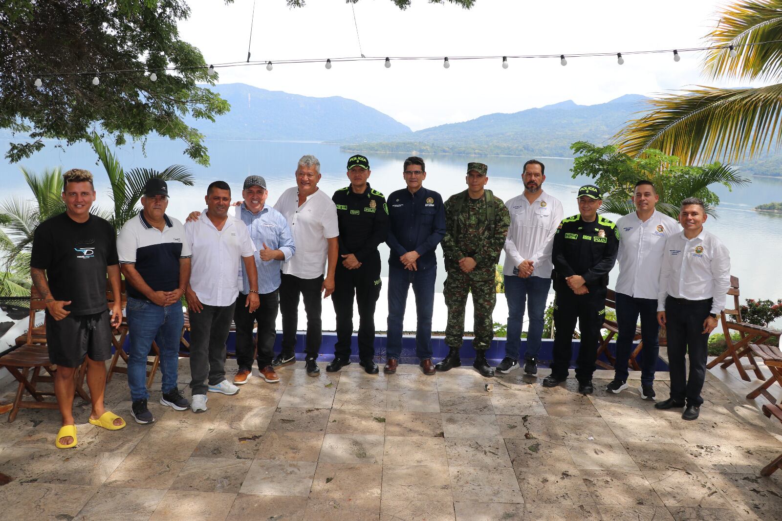 Autoridades presentaron la red de seguridad para el embalse Topocoro. Foto: Policía DESAN. 