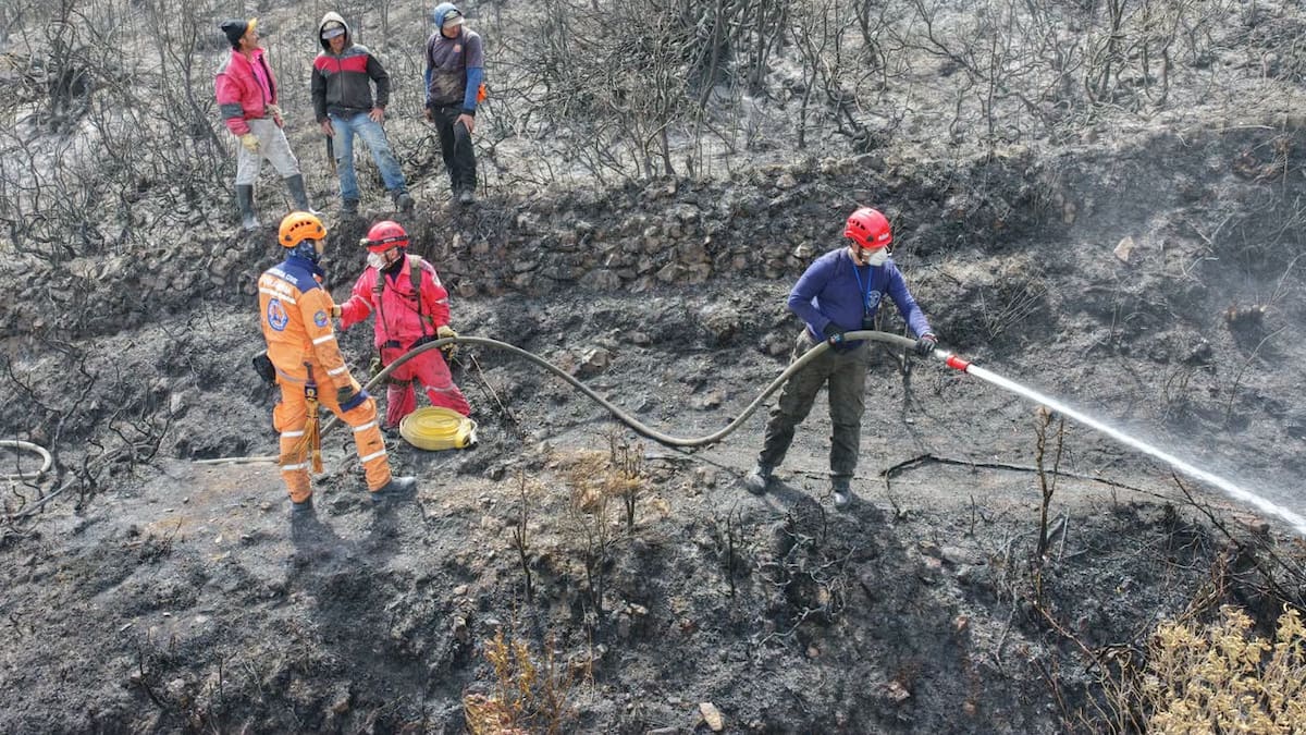 Incendio forestal preocupa en Berlín, Santander, por sequía y disminución de fuentes de agua