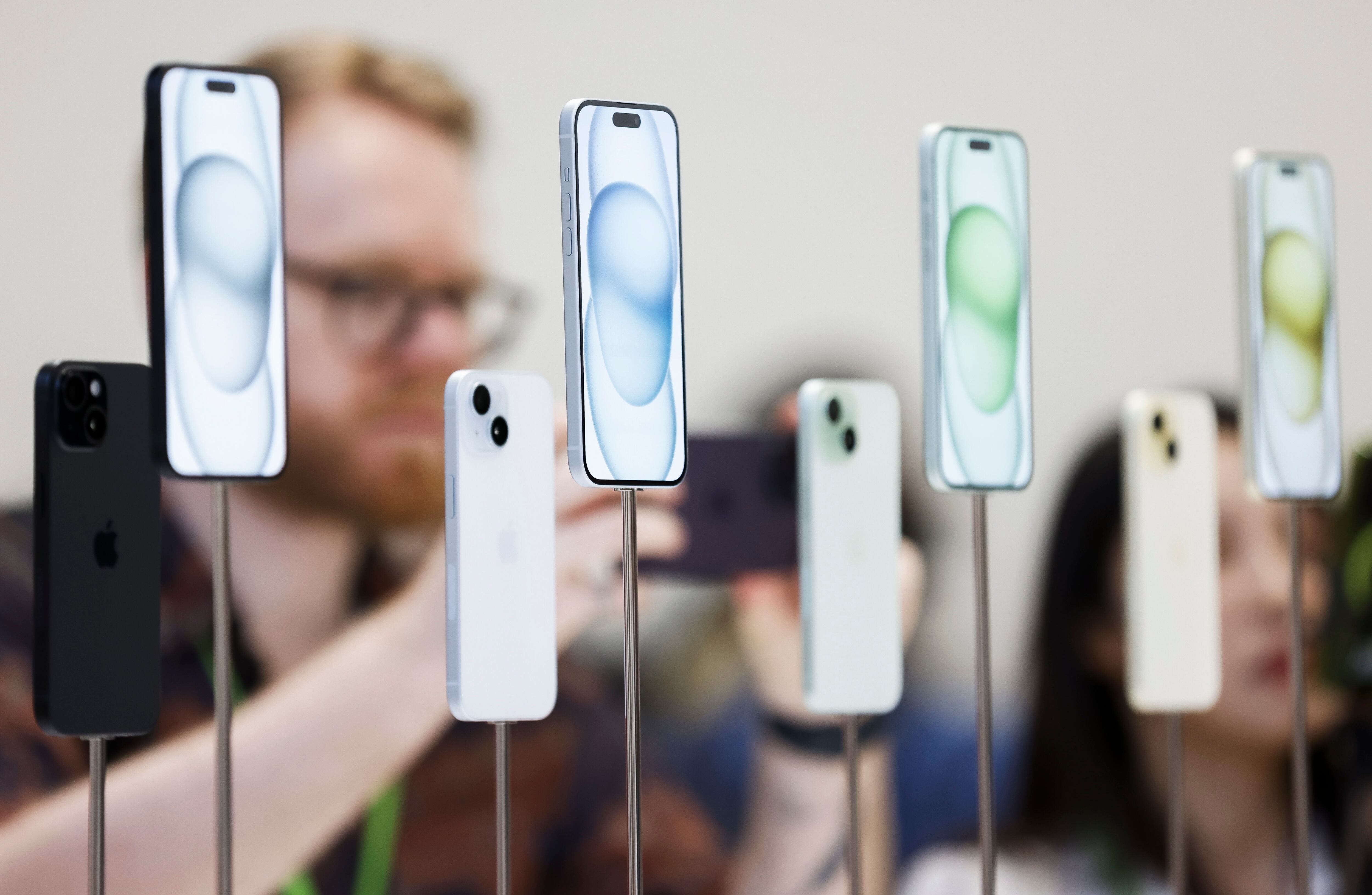 Cupertino (United States), 12/09/2023.- A display of the new Apple iPhone 15 at an Apple product launch event on the campus of Apple Park in Cupertino, California, USA, 12 September 2023. EFE/EPA/JOHN G. MABANGLO