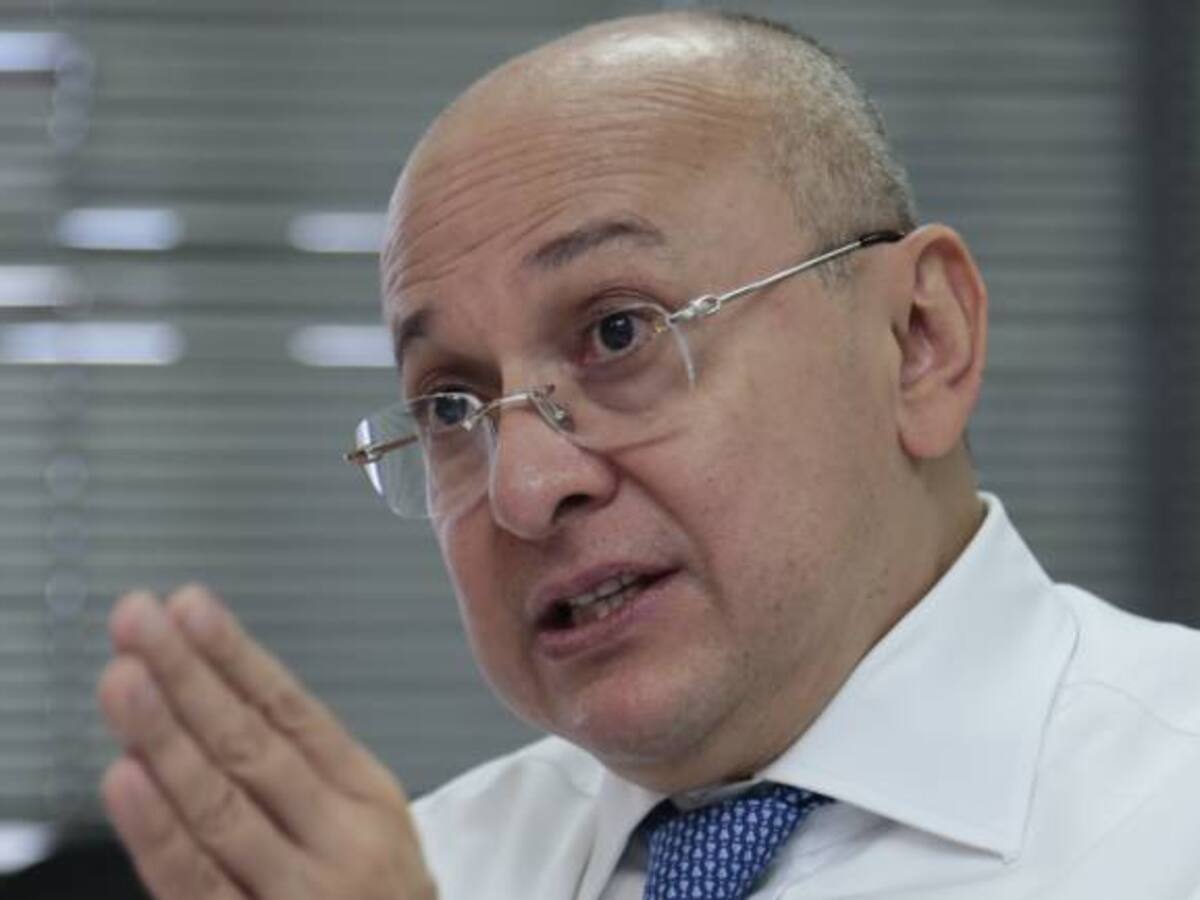 Expresidentes podrán ser investigados en la justicia transicional: fiscal