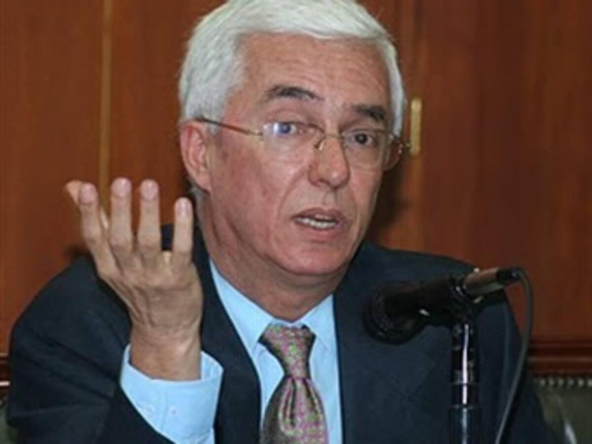 Robledo denunciará penal y disciplinariamente al procurador Alejandro Ordóñez