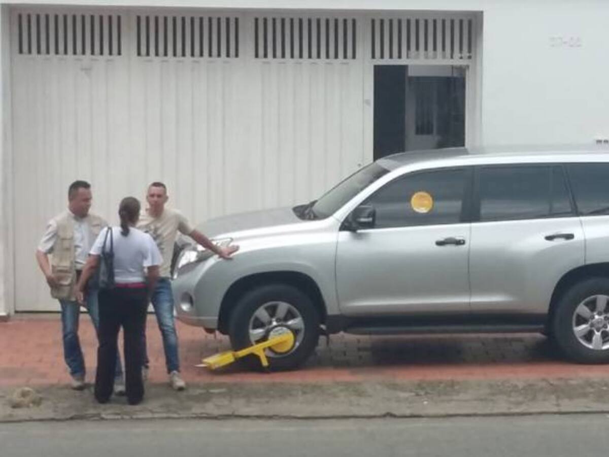 Le pusieron un cepo a camioneta de exsenador de Cambio Radical