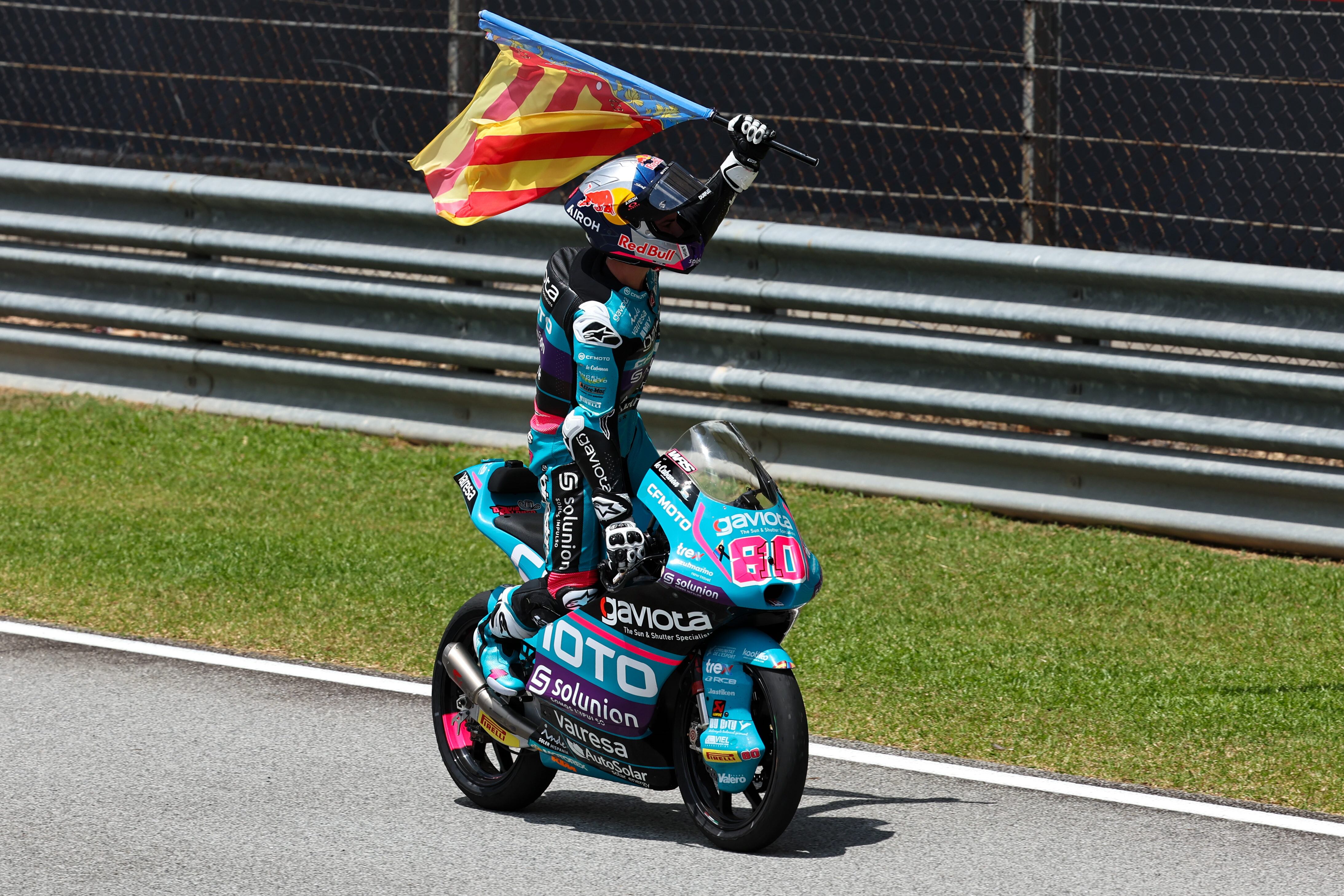 David Alonso recorre el circuito de Malasia luciendo la bandera de la Comunidad Valenciana. (Photo by Hazrin Yeob Men Shah/Icon Sportswire via Getty Images)