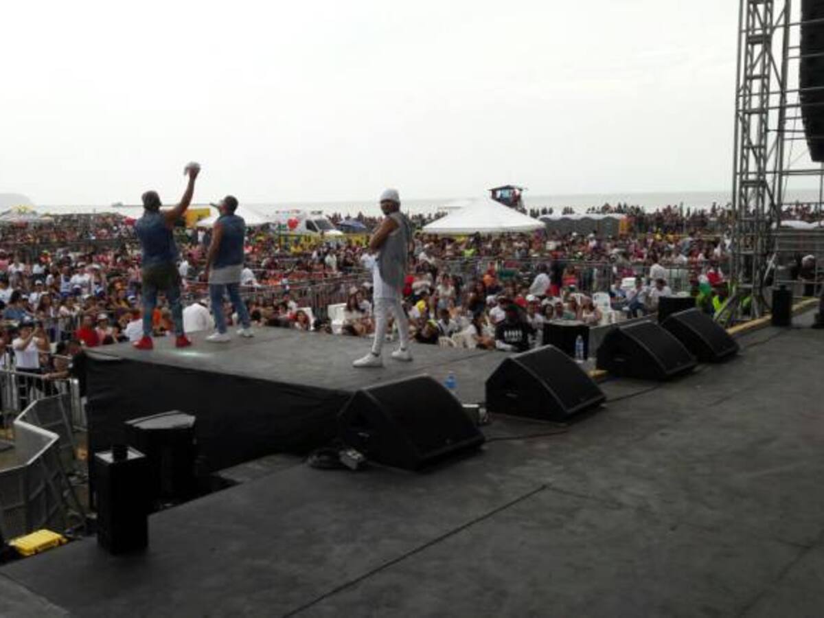 Lleno total, orden y gozadera en concierto 'Nuestra raza latina 2016'