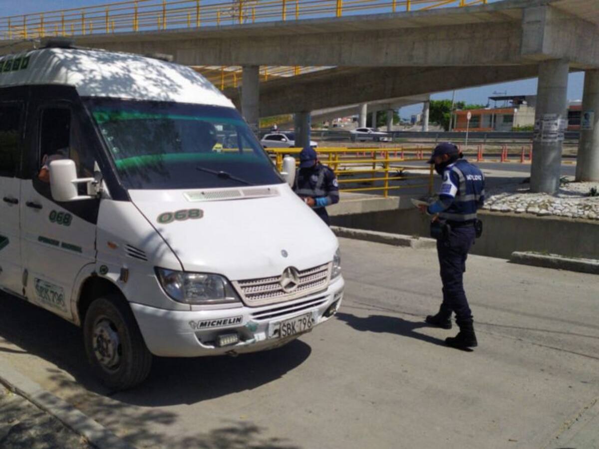 Autoridades ‘frenan’ el servicio ilegal de buses en el Magdalena
