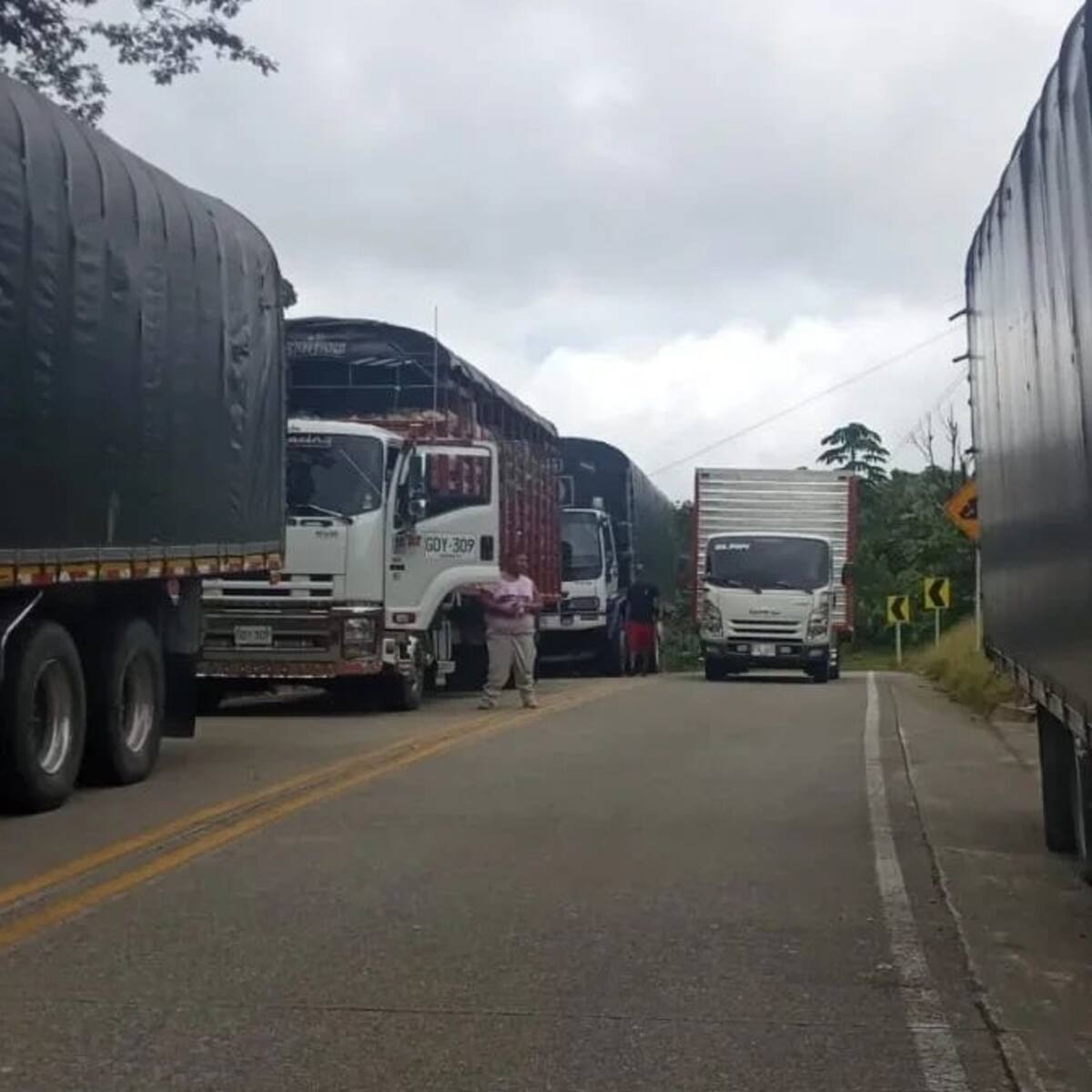 Por manifestación de una comunidad indígena, la vía Medellín-Quibdó está bloqueada