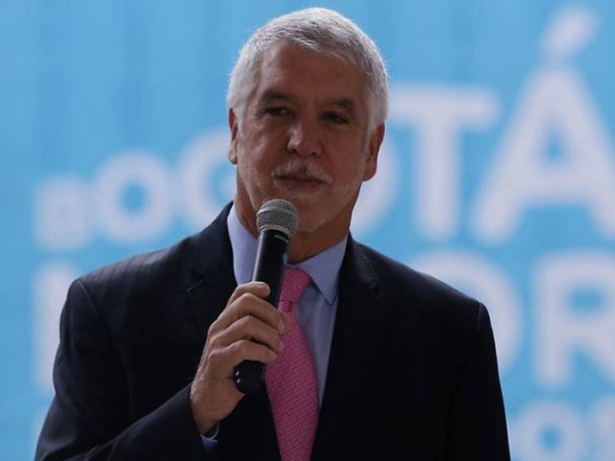Un solo baño público puede costarle a Bogotá $100 millones al año: Peñalosa