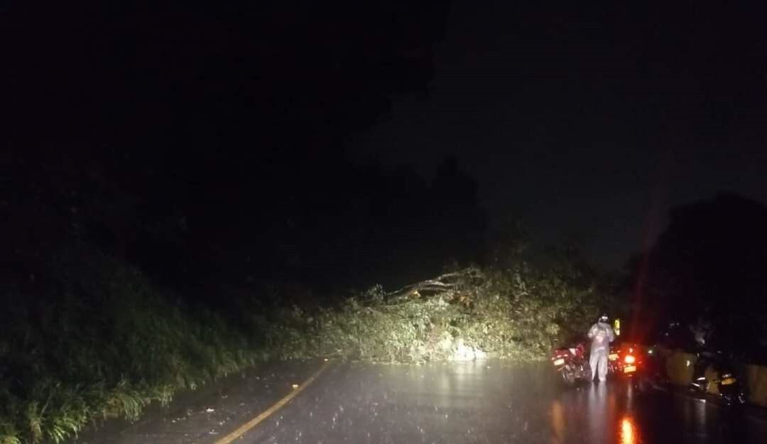 Derrumbes vía a la Línea